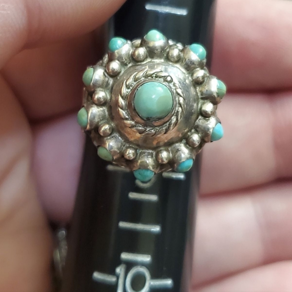 Vintage ADJUSTABLE poison ring/pill box turquoise ring! The back of this is adju